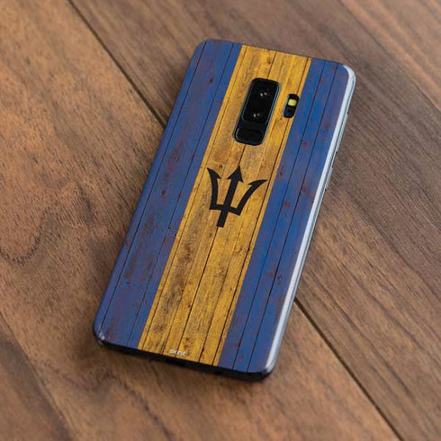 Barbados Flag Dark Wood Galaxy S9 Plus Skin
